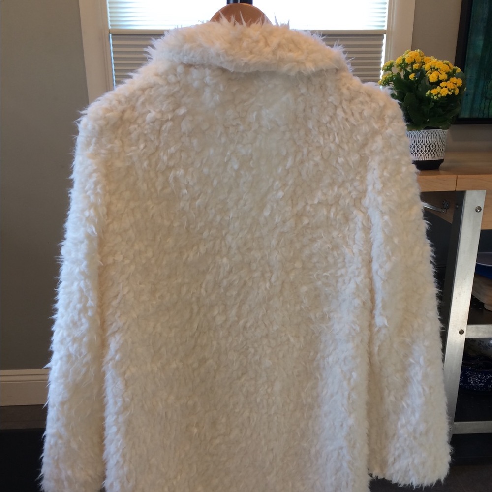 🍁LAST ONE‼️Ivory Shaggy Faux Teddy Bear Fur Coat - Picture 4 of 8